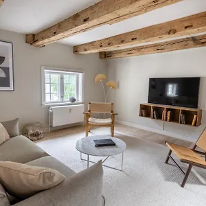  Appartamento With Exposed Ceiling Beams